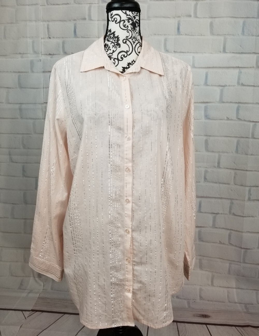 Westport size 1x long sleeve button front top
